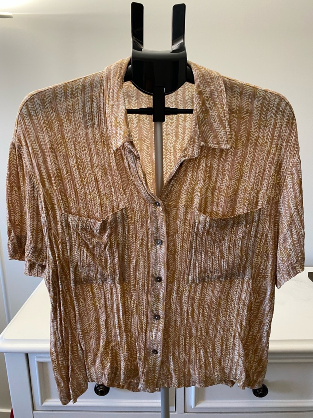 Main Strip Short-Sleeve Button-Down Shirt in Tan and White Abstract Print